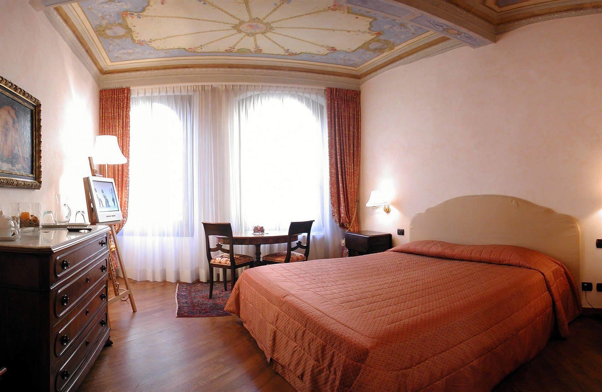 Residenza D'Epoca In Piazza Della Signoria Bed & Breakfast Florence Exterior photo