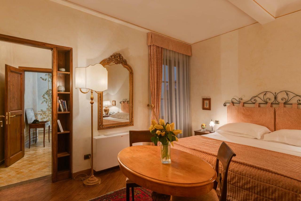 Residenza D'Epoca In Piazza Della Signoria Bed & Breakfast Florence Exterior photo