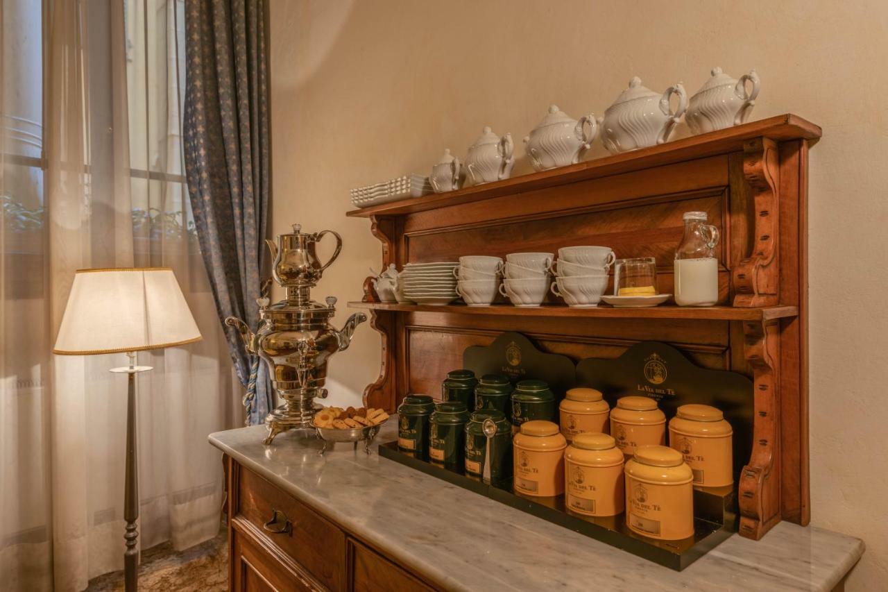 Residenza D'Epoca In Piazza Della Signoria Bed & Breakfast Florence Exterior photo