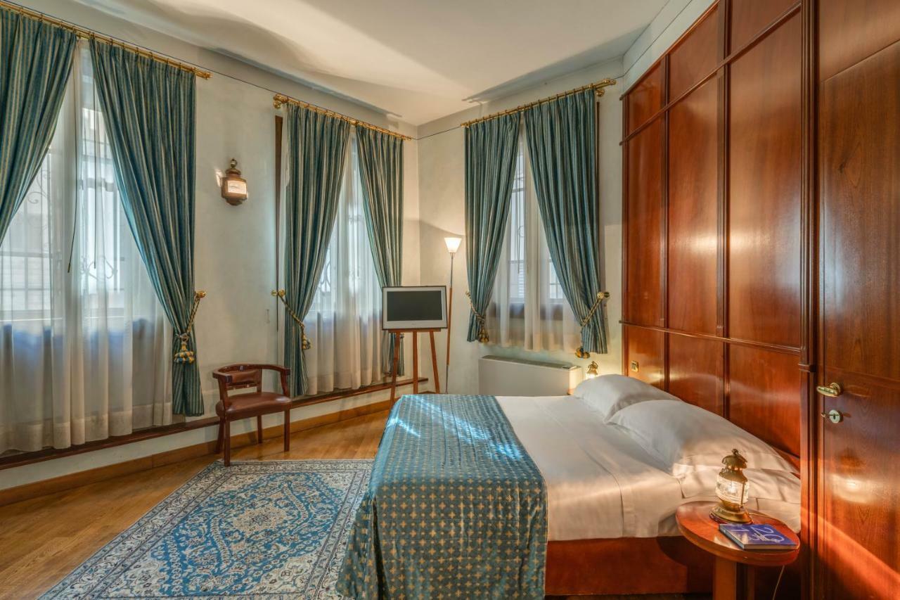 Residenza D'Epoca In Piazza Della Signoria Bed & Breakfast Florence Exterior photo